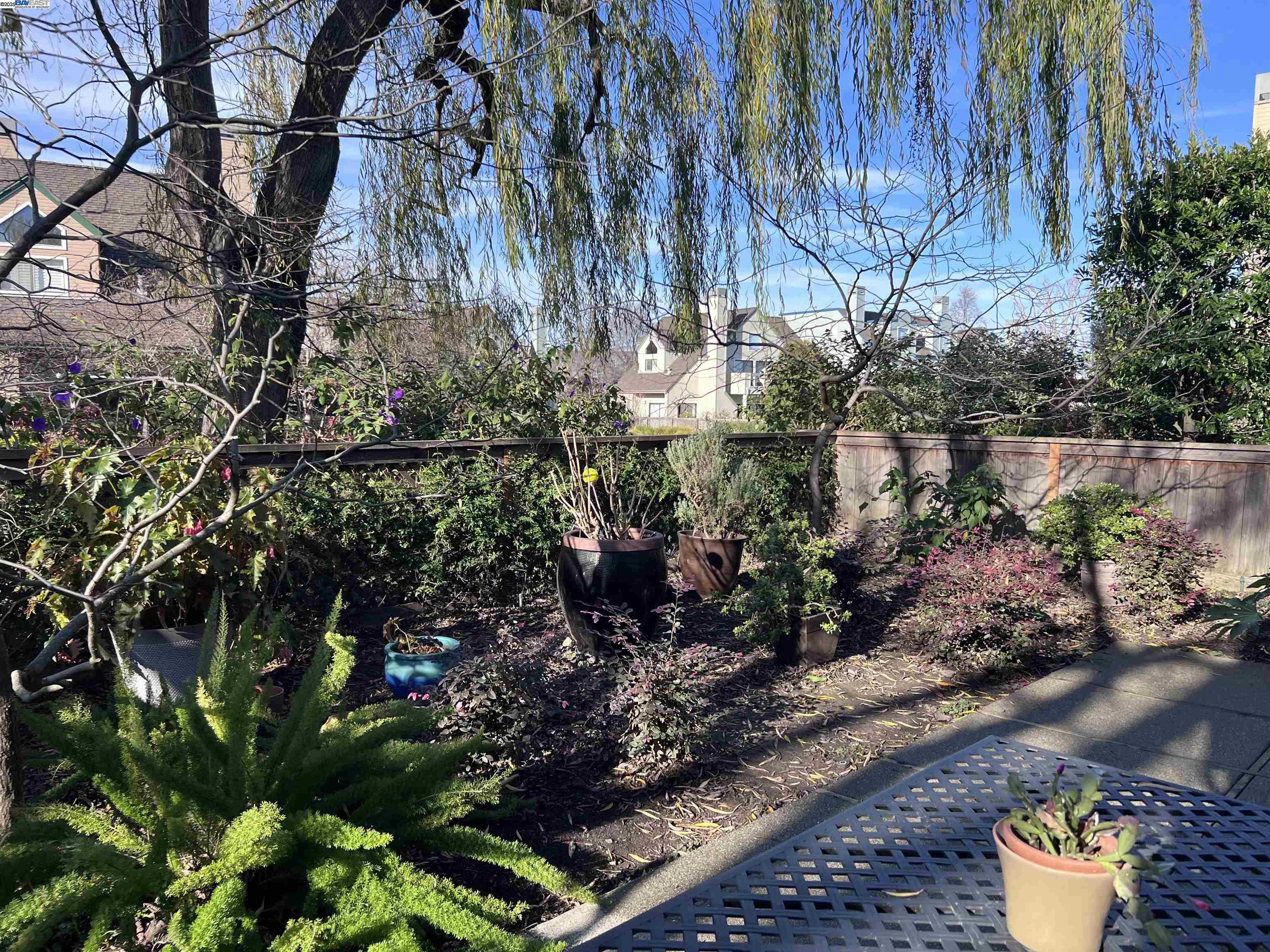 Alameda, California 94501, United States, 2 Bedrooms Bedrooms, ,2 BathroomsBathrooms,Residential,Pending,19447