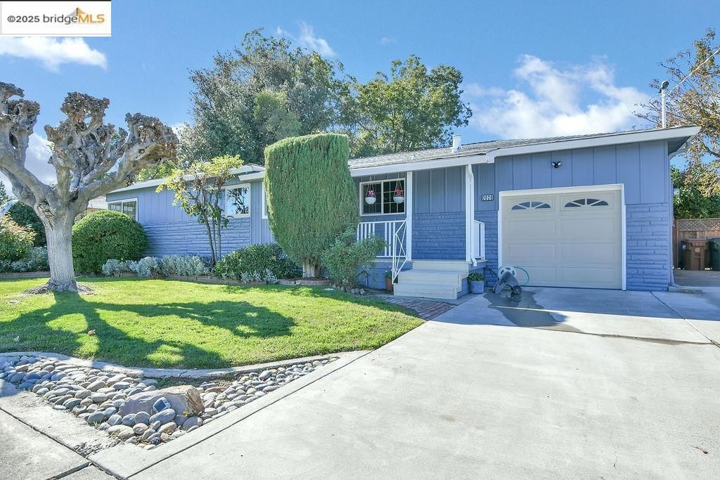 Photo of 2020 Crestwood Dr, Antioch, CA 94509 (MLS # 41116326)