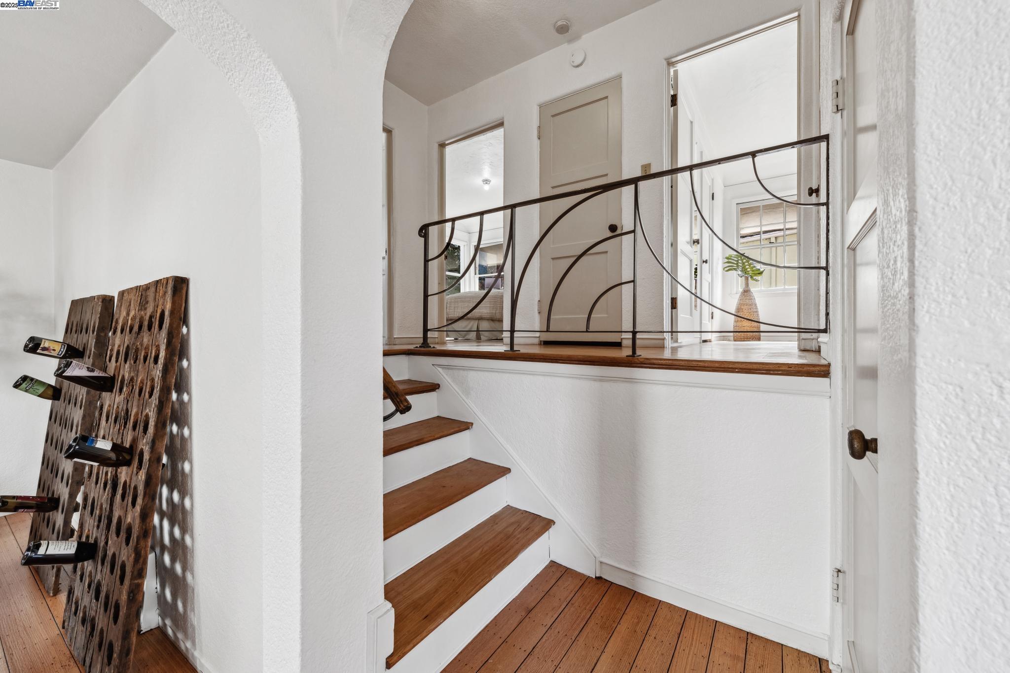 Berkeley, California 94702, United States, 2 Bedrooms Bedrooms, ,2 BathroomsBathrooms,Residential,Pending,81635