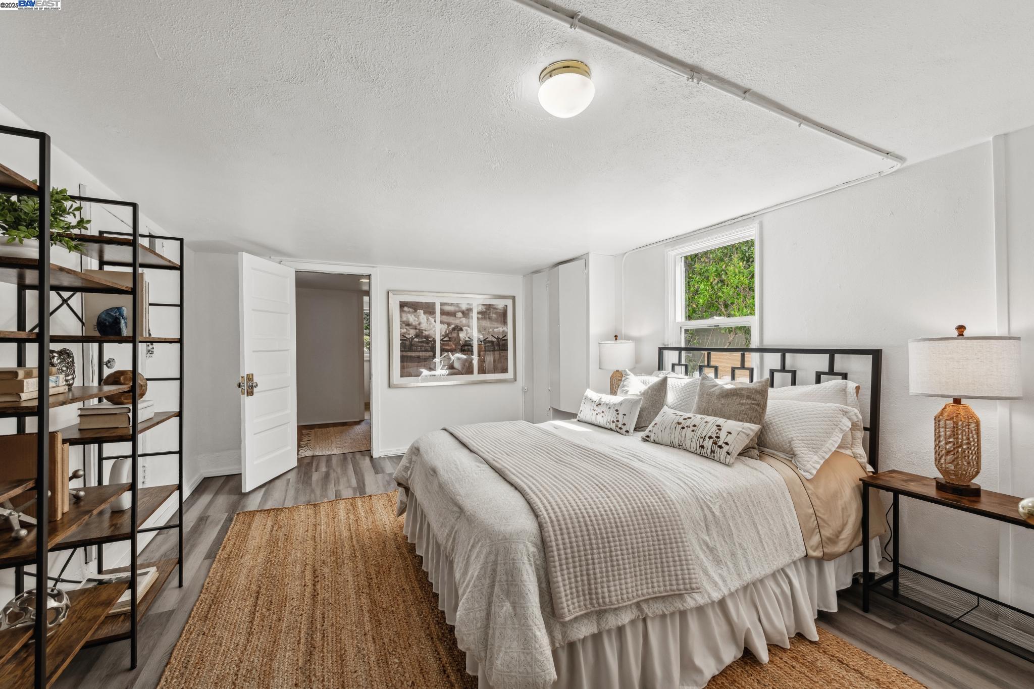 Berkeley, California 94702, United States, 2 Bedrooms Bedrooms, ,2 BathroomsBathrooms,Residential,Pending,81635