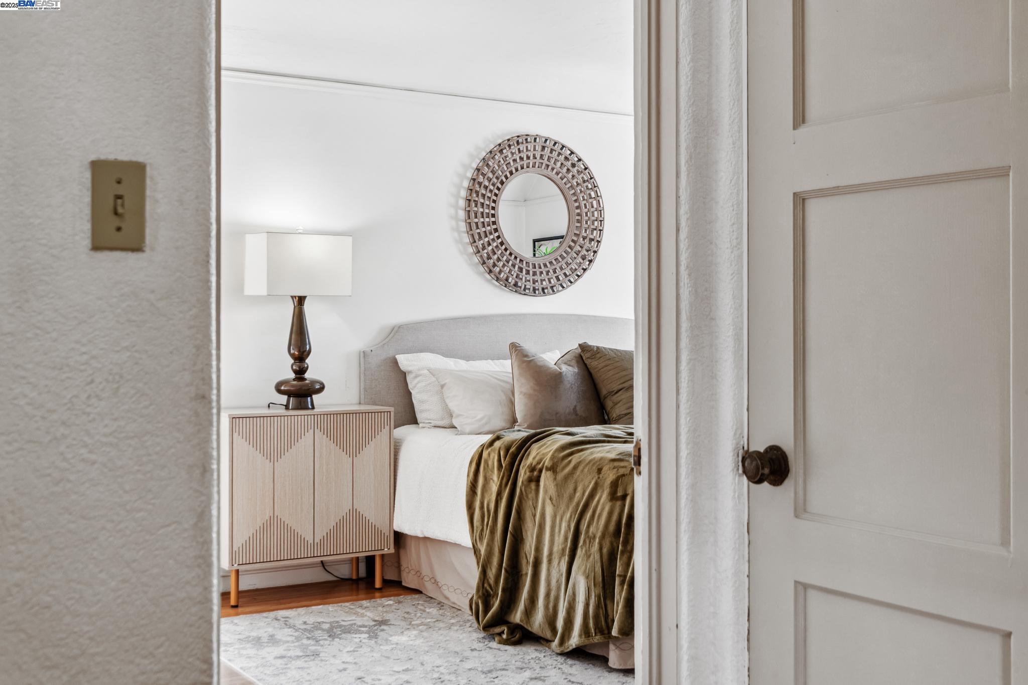 Berkeley, California 94702, United States, 2 Bedrooms Bedrooms, ,2 BathroomsBathrooms,Residential,Pending,81635