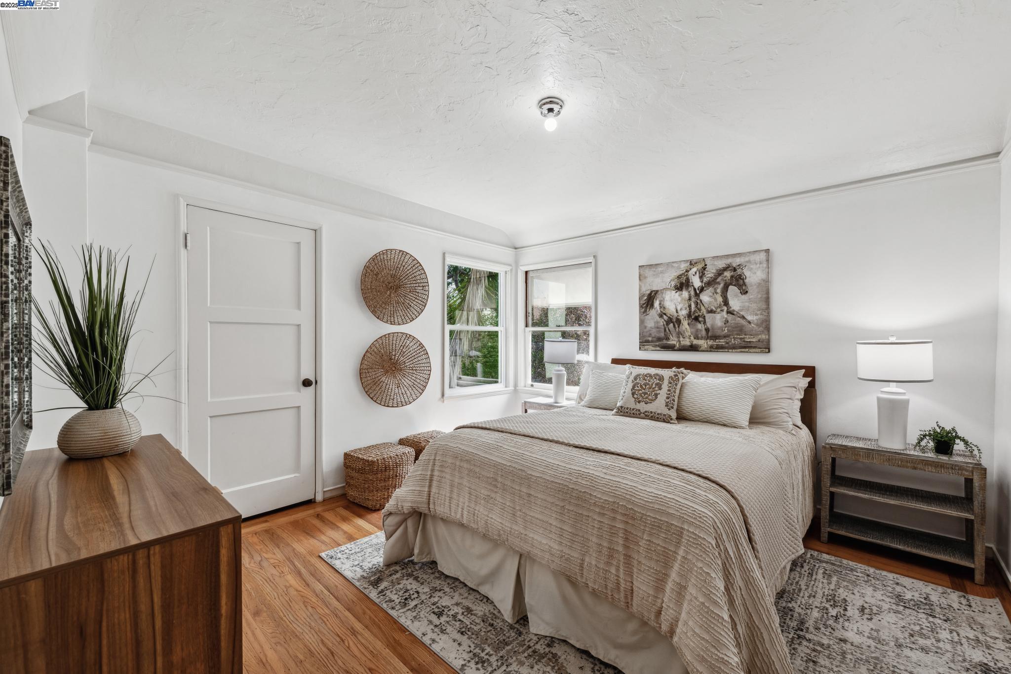 Berkeley, California 94702, United States, 2 Bedrooms Bedrooms, ,2 BathroomsBathrooms,Residential,Pending,81635