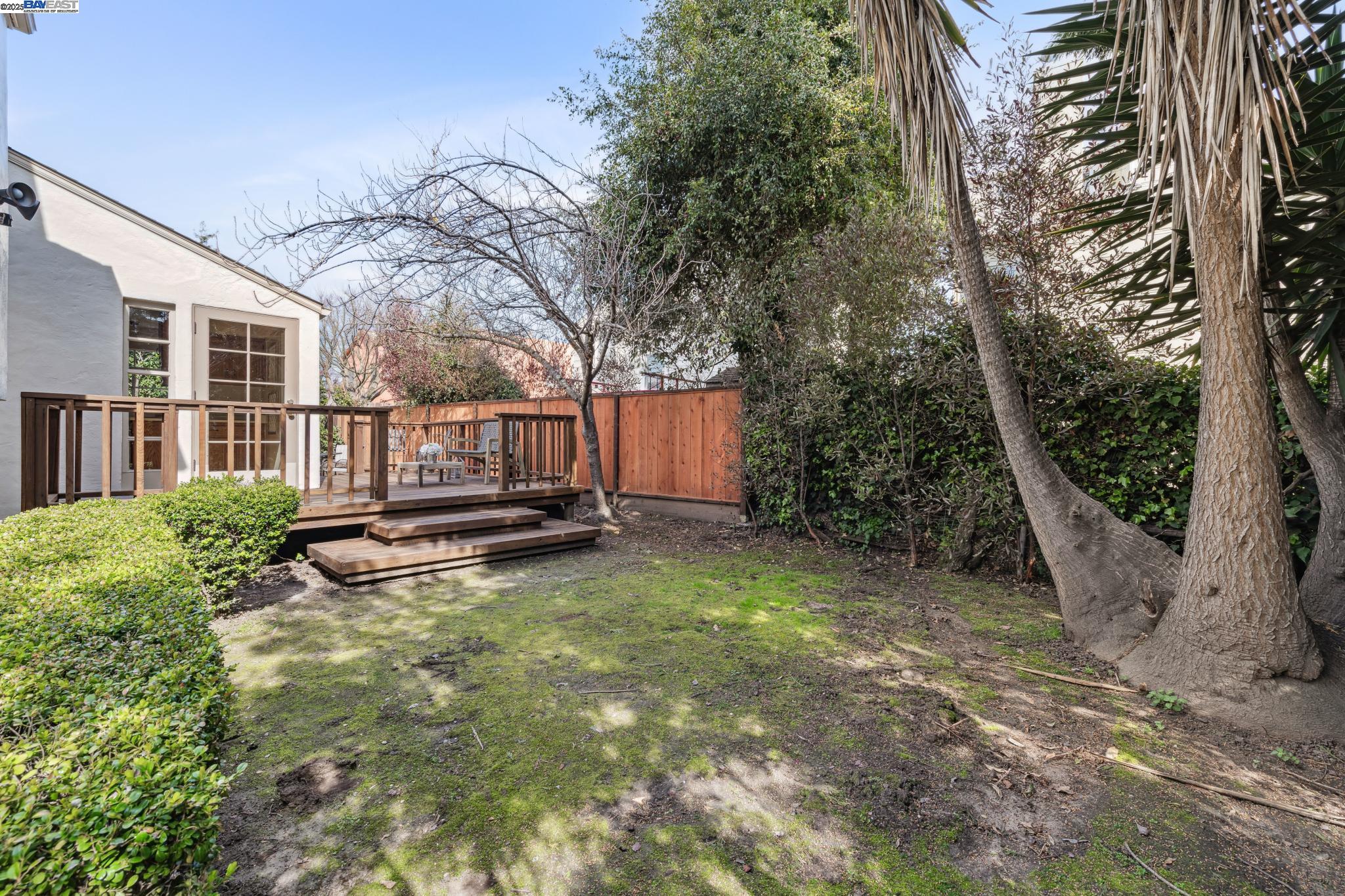 Berkeley, California 94702, United States, 2 Bedrooms Bedrooms, ,2 BathroomsBathrooms,Residential,Pending,81635