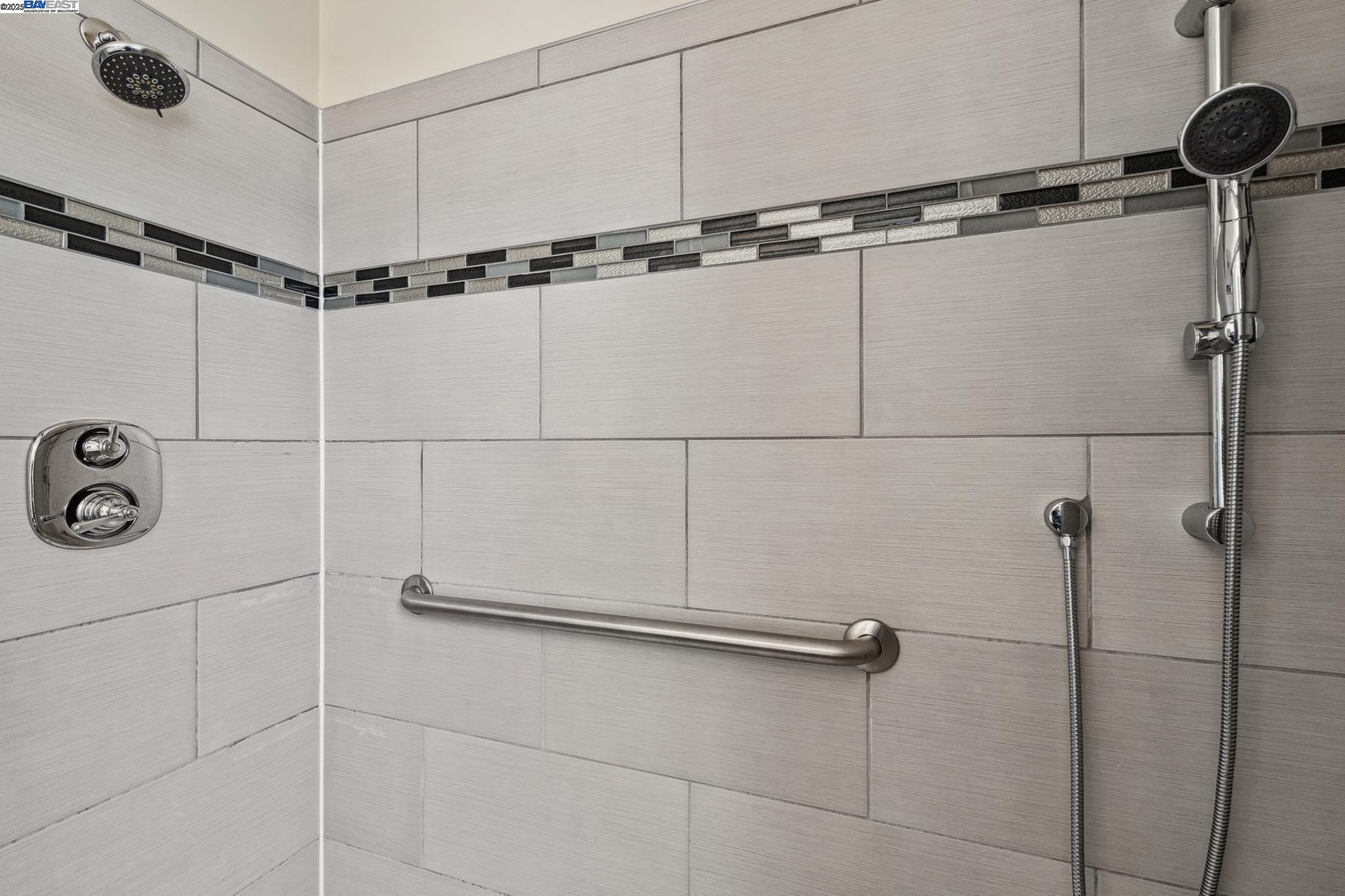 Berkeley, California 94702, United States, 2 Bedrooms Bedrooms, ,2 BathroomsBathrooms,Residential,Pending,81635