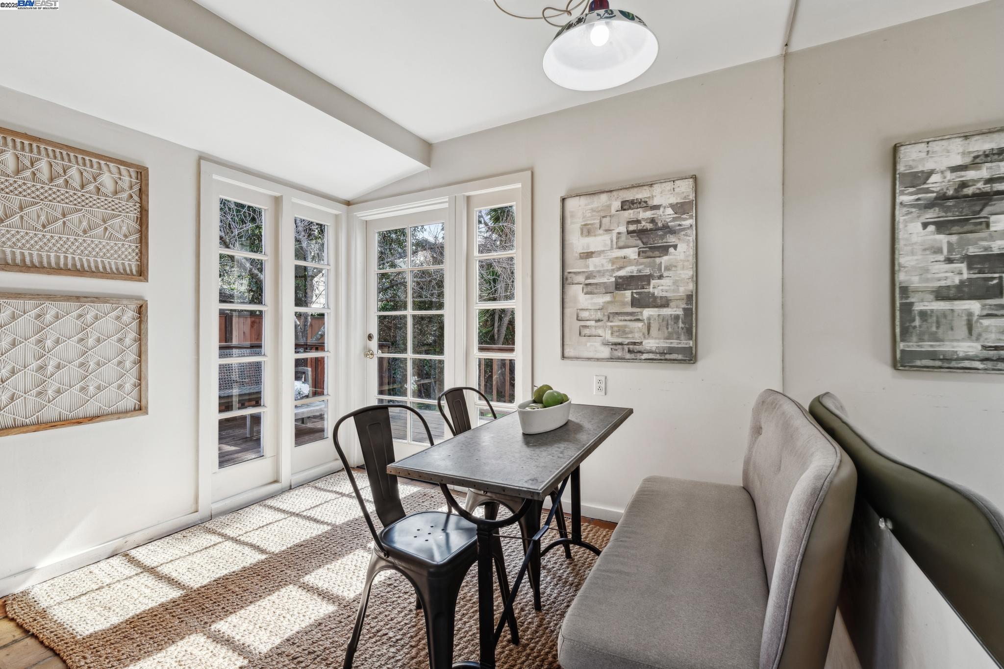 Berkeley, California 94702, United States, 2 Bedrooms Bedrooms, ,2 BathroomsBathrooms,Residential,Pending,81635