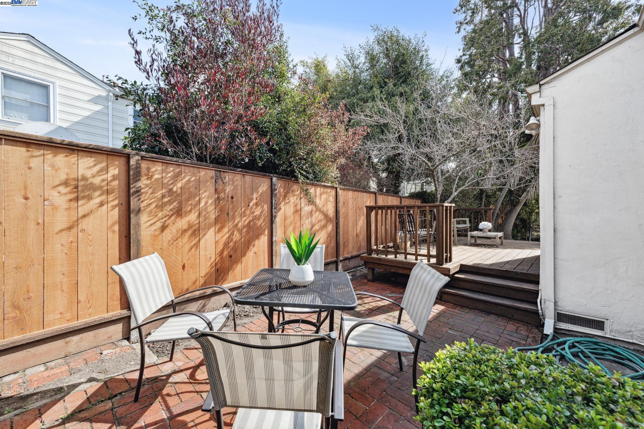 Berkeley, California 94702, United States, 2 Bedrooms Bedrooms, ,2 BathroomsBathrooms,Residential,Pending,81635