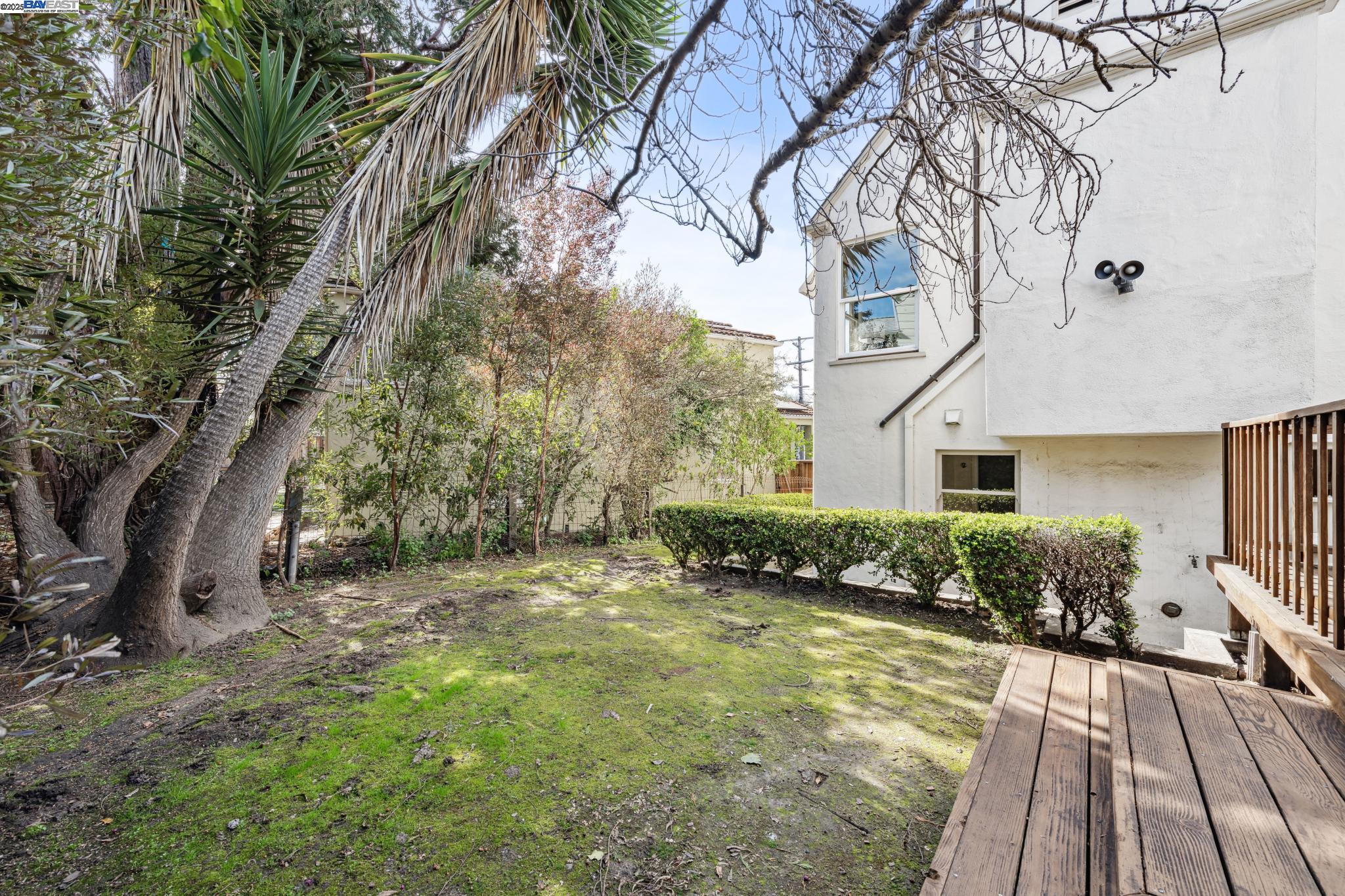 Berkeley, California 94702, United States, 2 Bedrooms Bedrooms, ,2 BathroomsBathrooms,Residential,Pending,81635