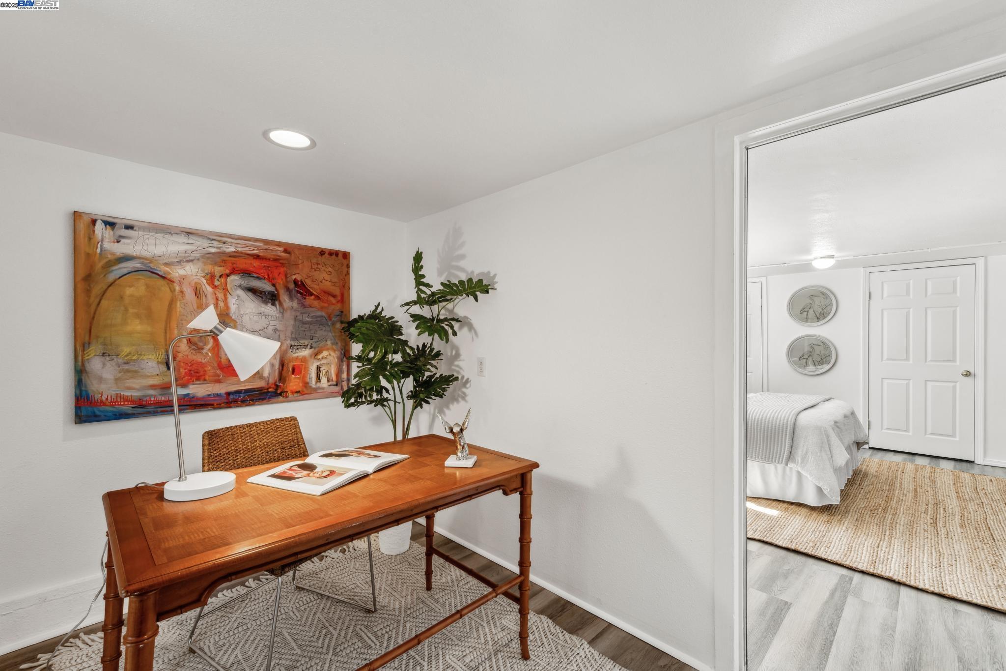 Berkeley, California 94702, United States, 2 Bedrooms Bedrooms, ,2 BathroomsBathrooms,Residential,Pending,81635