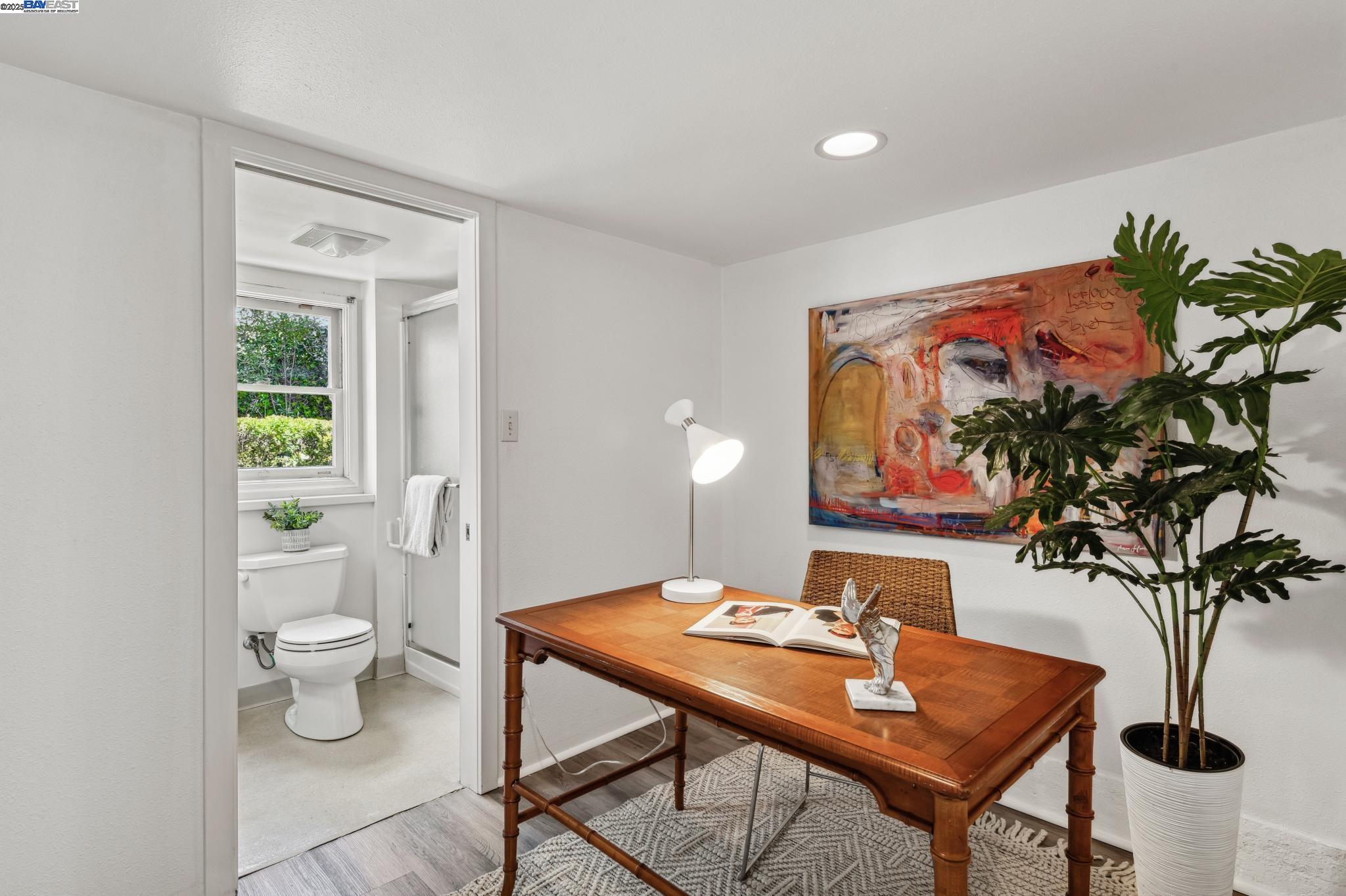 Berkeley, California 94702, United States, 2 Bedrooms Bedrooms, ,2 BathroomsBathrooms,Residential,Pending,81635