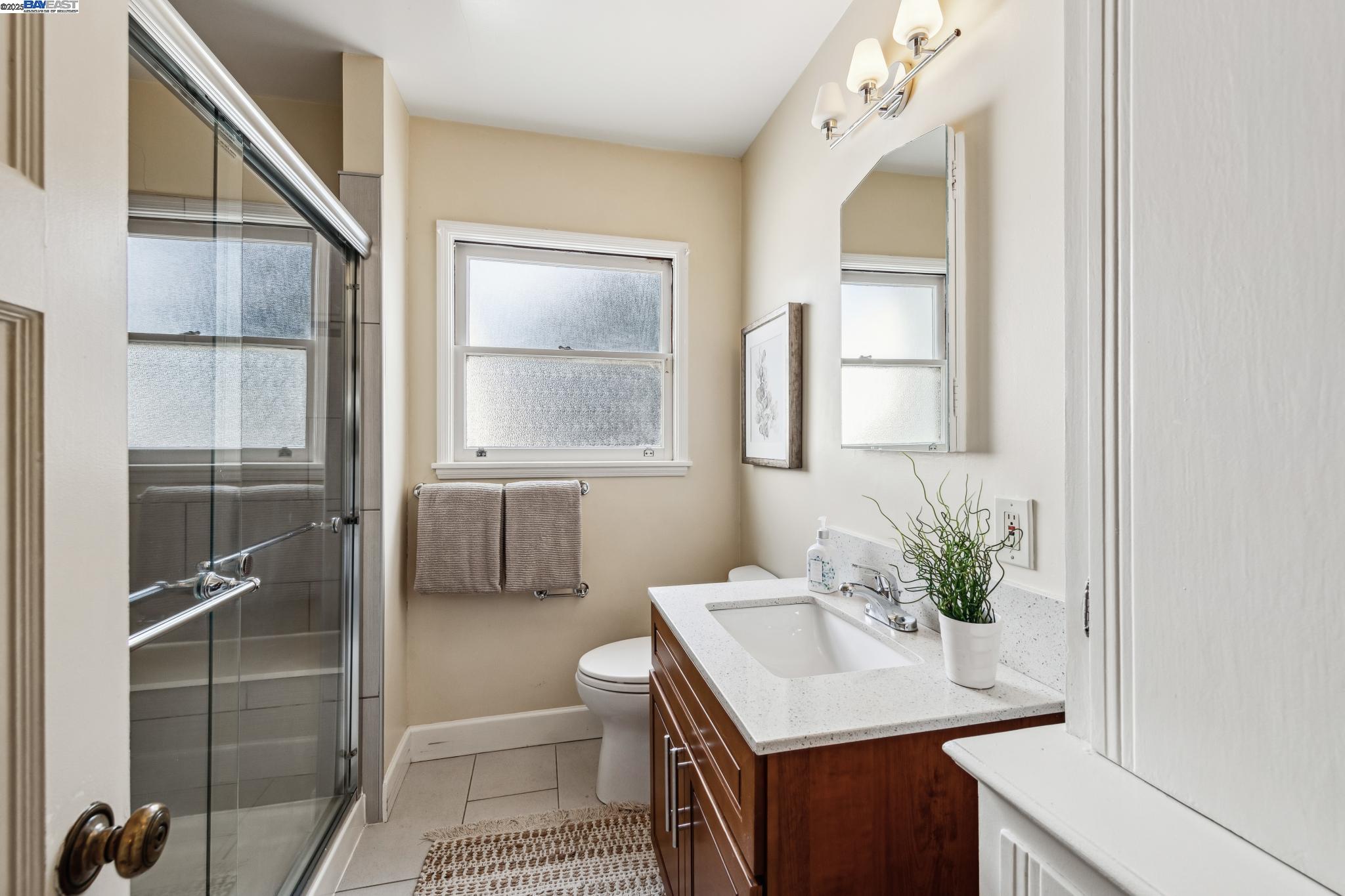 Berkeley, California 94702, United States, 2 Bedrooms Bedrooms, ,2 BathroomsBathrooms,Residential,Pending,81635