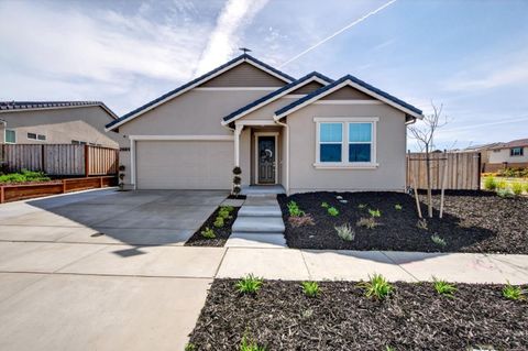 Photo of 2001 Marigold Street, Hollister, CA 95023 (MLS # ML82036784)