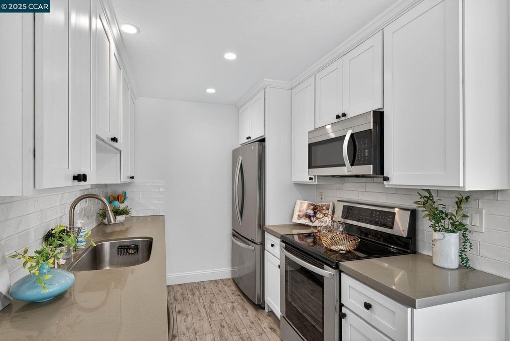 Photo of 3045 Fostoria Cir, Danville, CA 94526 (MLS # 41116143)