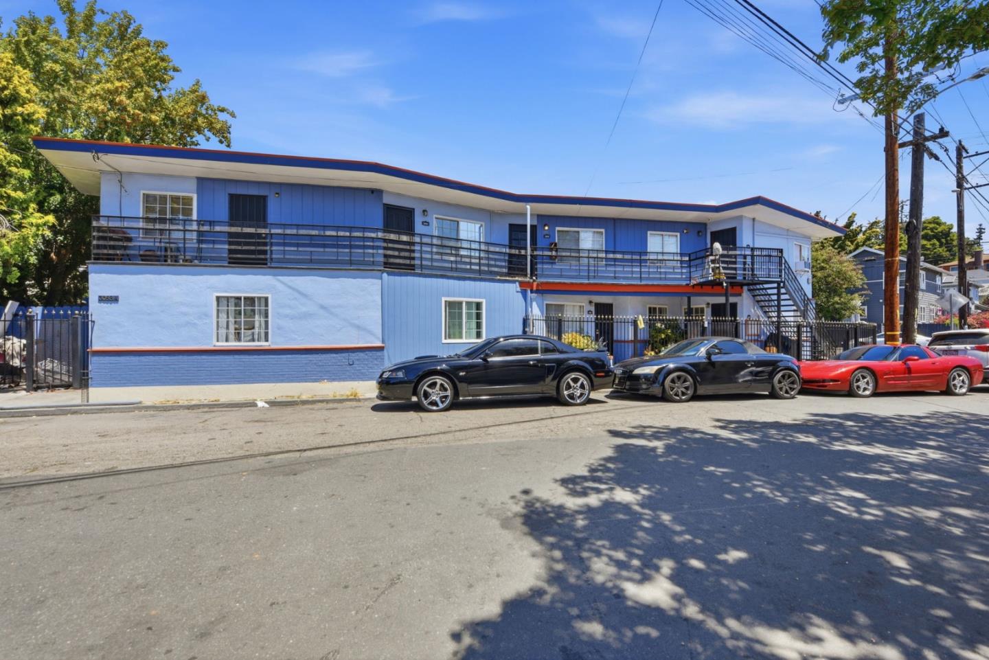 3050 Davis St, Oakland, CA 94601-2049