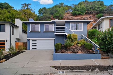 Photo of 3247 Revere Ave, Oakland, CA 94605 (MLS # 41120090)