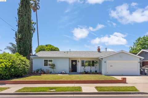 Photo of 8044 Tamarack Dr, Dublin, CA 94568 (MLS # 41136617)