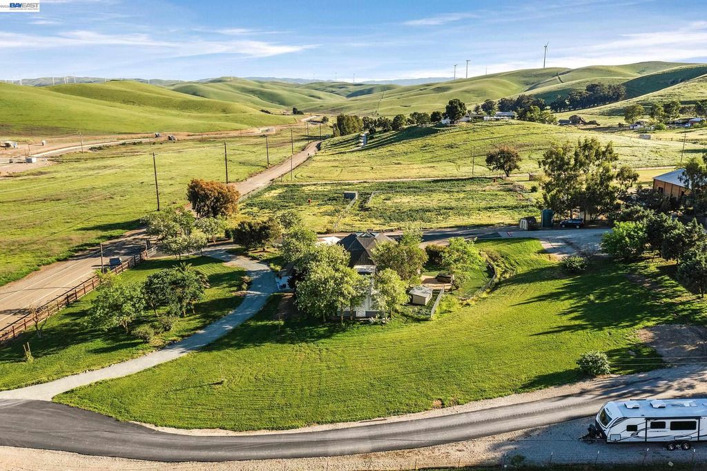Photo of 4002 Dyer Rd, Livermore, CA 94551 (MLS # 41129206)