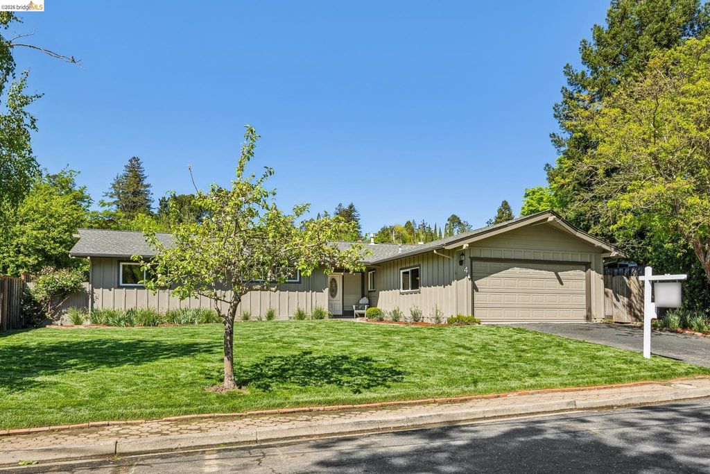 Photo of 4 Camelford Ct, Moraga, CA 94556 (MLS # 41129559)