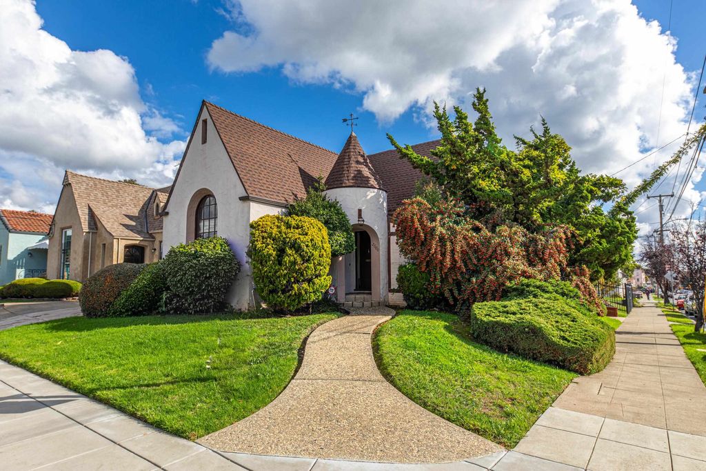 Photo of 2600 55Th Ave, Oakland, CA 94605 (MLS # 41120393)