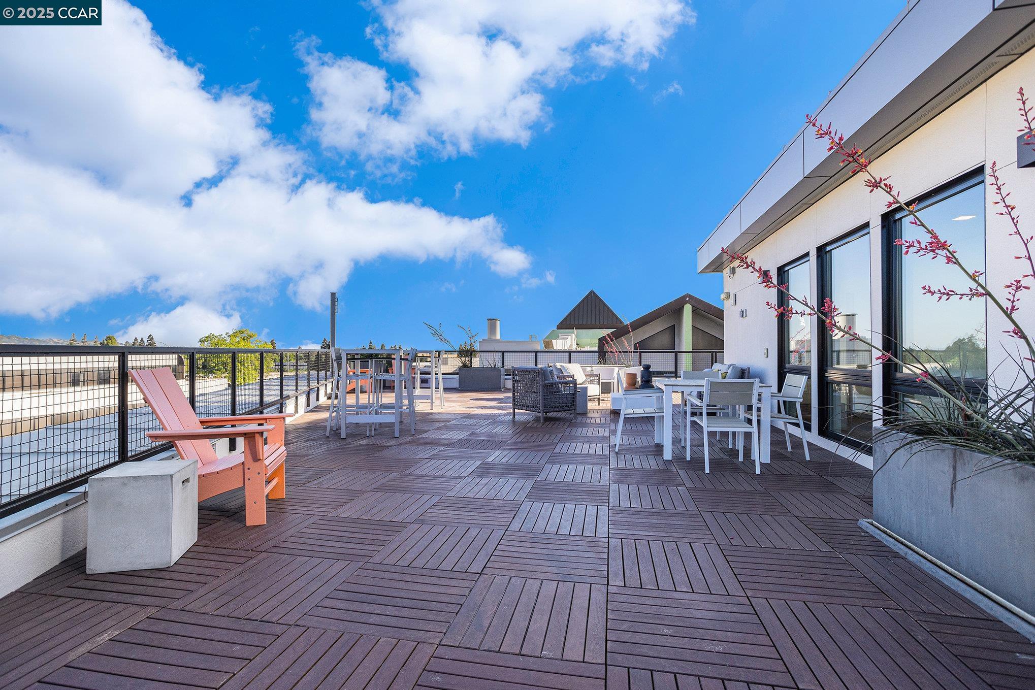 Walnut Creek, California 94596, United States, 2 Bedrooms Bedrooms, ,3 BathroomsBathrooms,Residential,Pending,136986