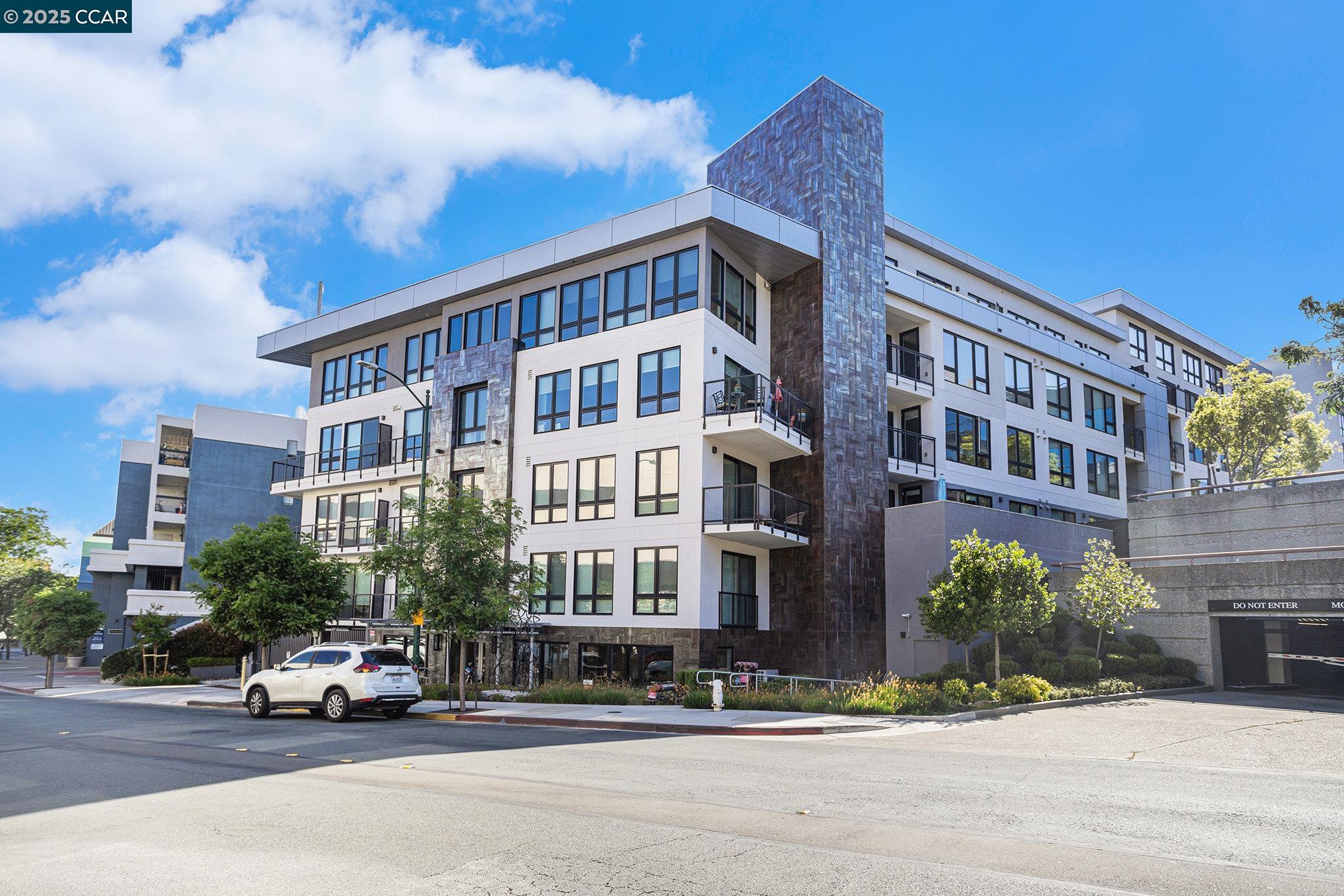 Walnut Creek, California 94596, United States, 2 Bedrooms Bedrooms, ,3 BathroomsBathrooms,Residential,Pending,136986