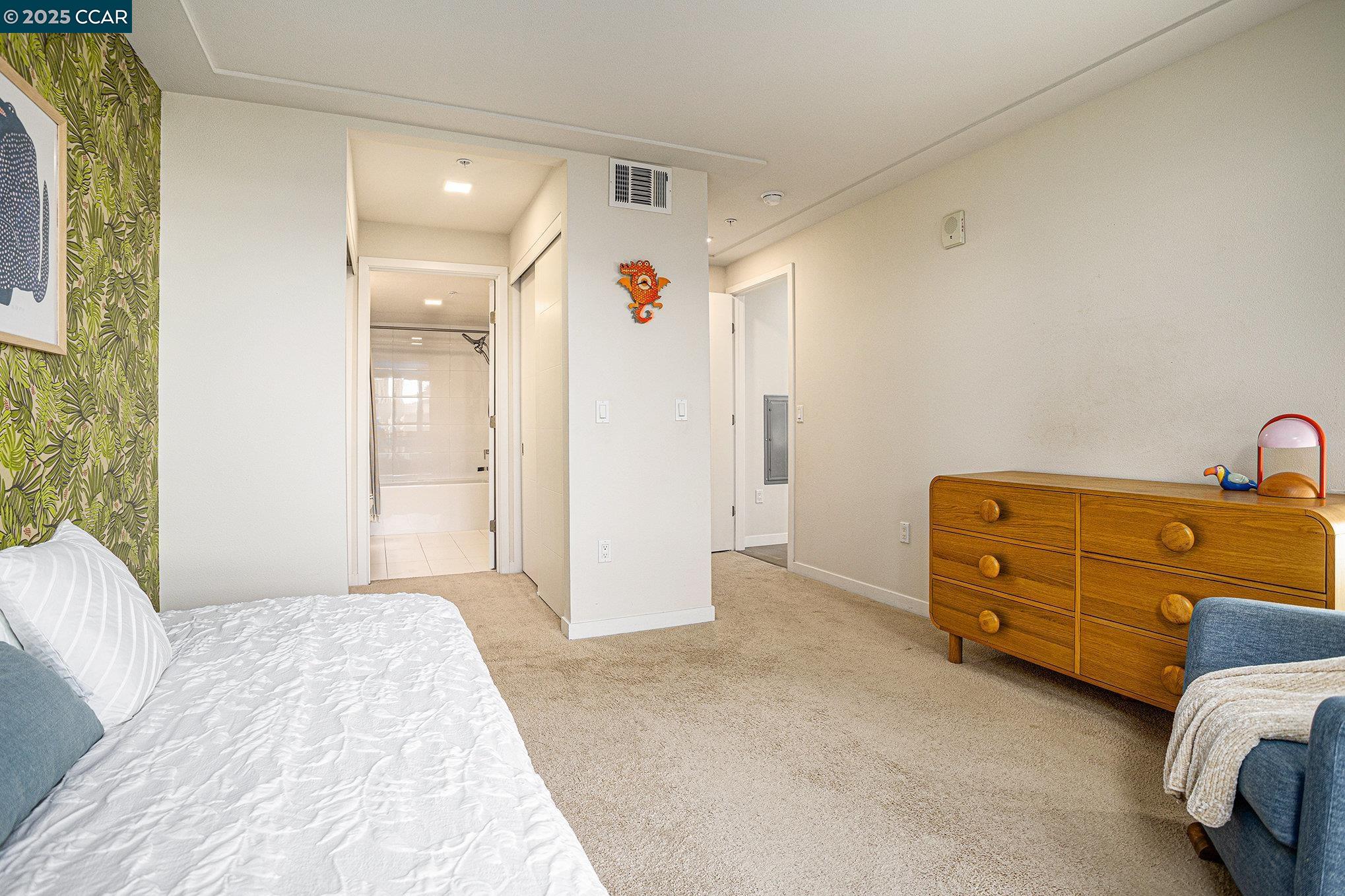 Walnut Creek, California 94596, United States, 2 Bedrooms Bedrooms, ,3 BathroomsBathrooms,Residential,Pending,136986