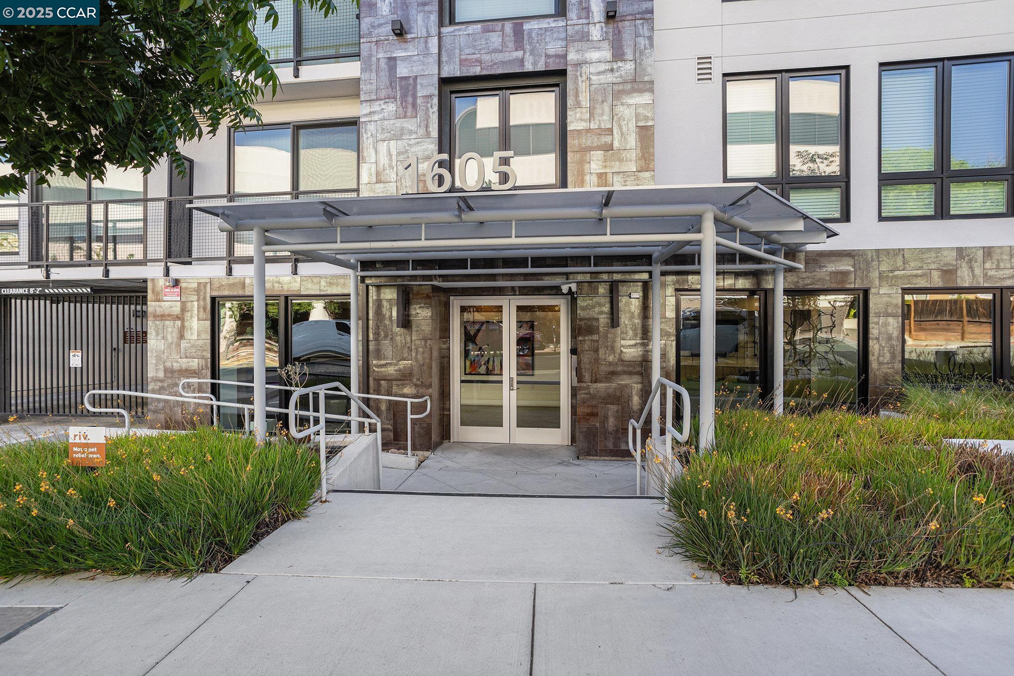 Walnut Creek, California 94596, United States, 2 Bedrooms Bedrooms, ,3 BathroomsBathrooms,Residential,Pending,136986