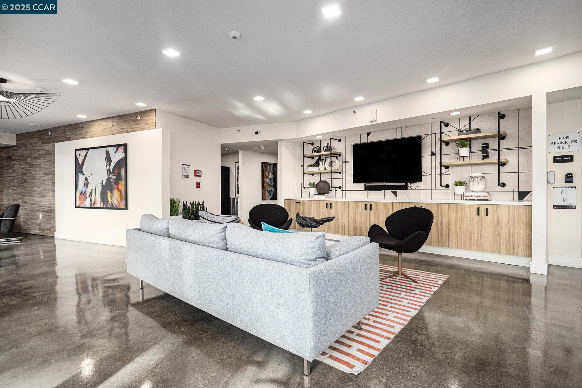 Walnut Creek, California 94596, United States, 2 Bedrooms Bedrooms, ,3 BathroomsBathrooms,Residential,Pending,136986