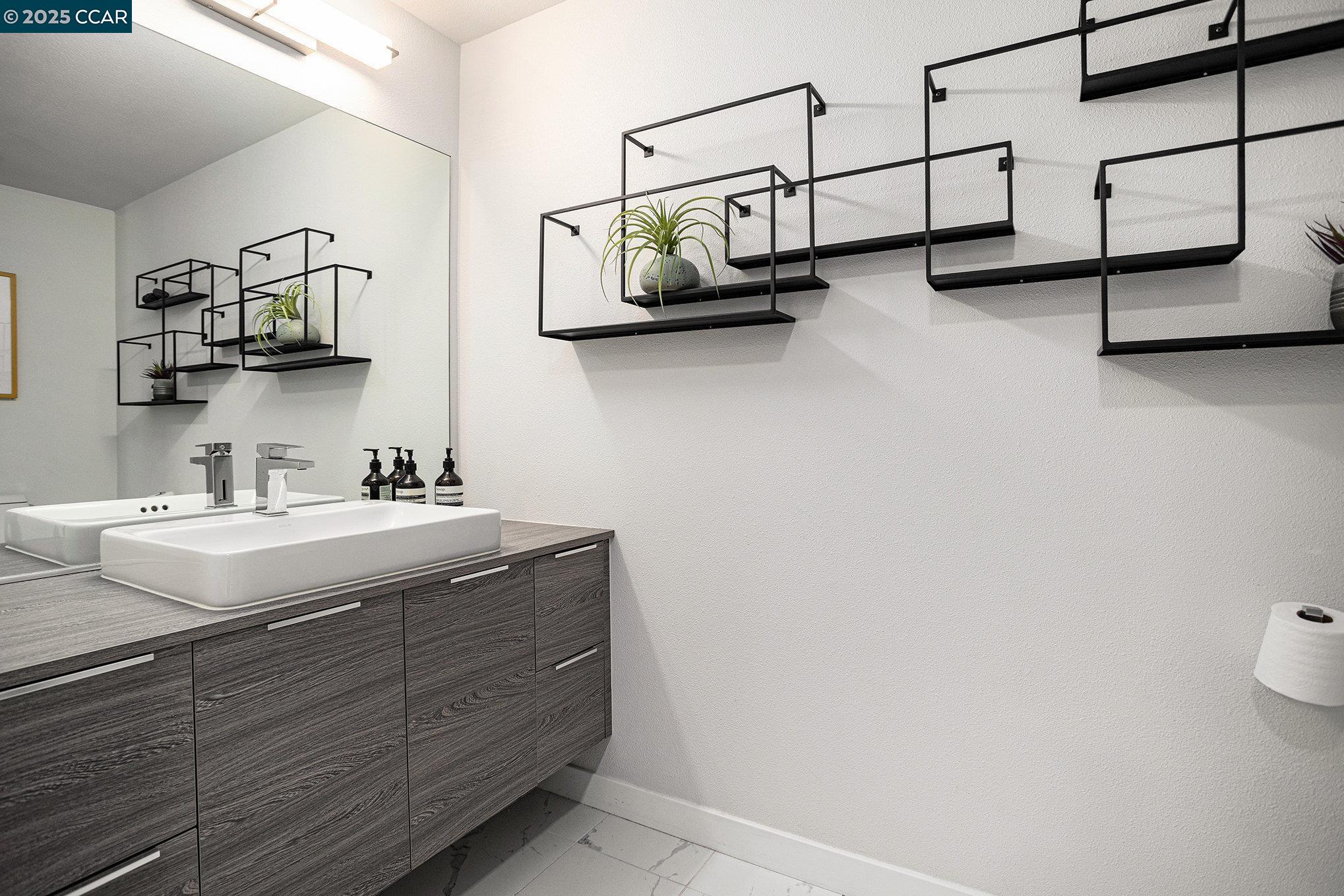 Walnut Creek, California 94596, United States, 2 Bedrooms Bedrooms, ,3 BathroomsBathrooms,Residential,Pending,136986