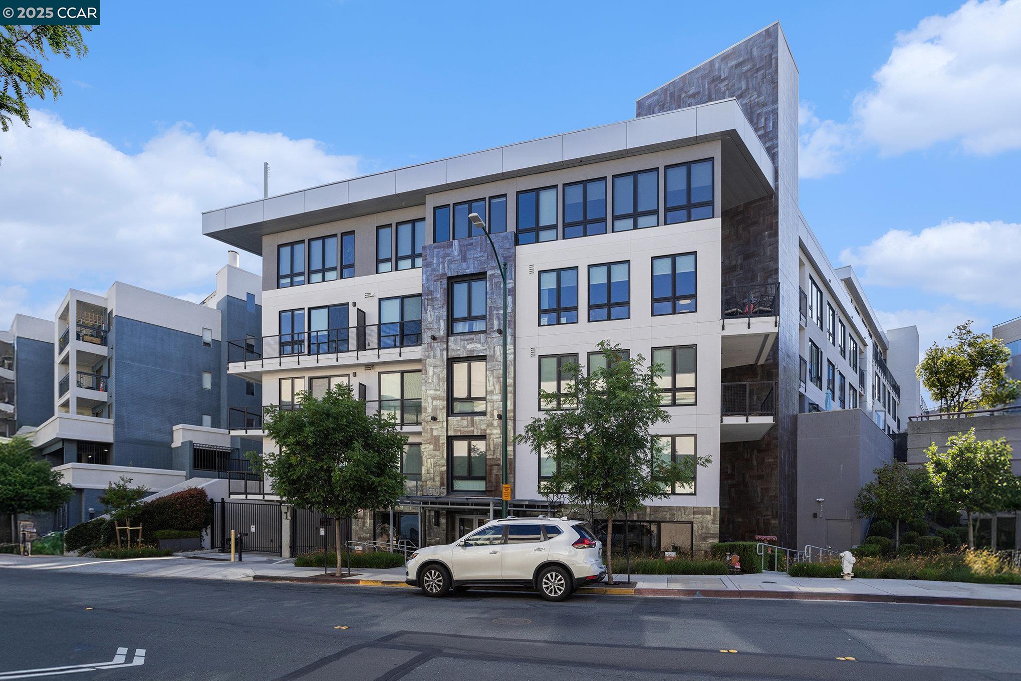 Walnut Creek, California 94596, United States, 2 Bedrooms Bedrooms, ,3 BathroomsBathrooms,Residential,Pending,136986