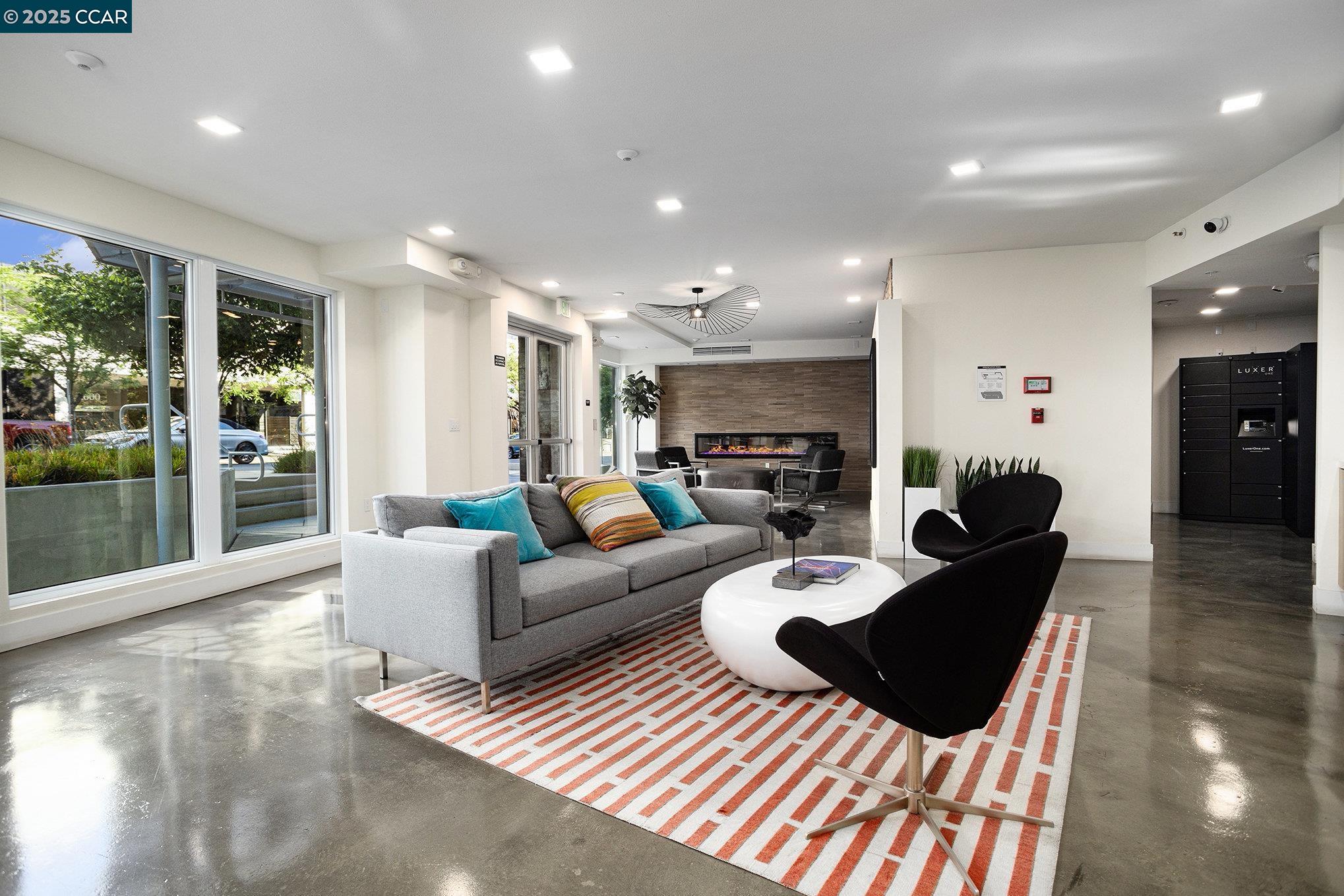 Walnut Creek, California 94596, United States, 2 Bedrooms Bedrooms, ,3 BathroomsBathrooms,Residential,Pending,136986