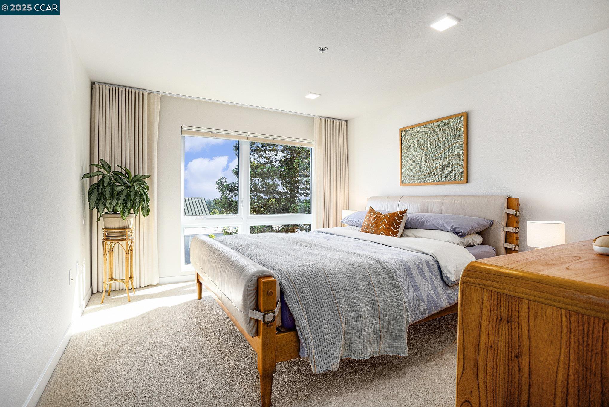 Walnut Creek, California 94596, United States, 2 Bedrooms Bedrooms, ,3 BathroomsBathrooms,Residential,Pending,136986