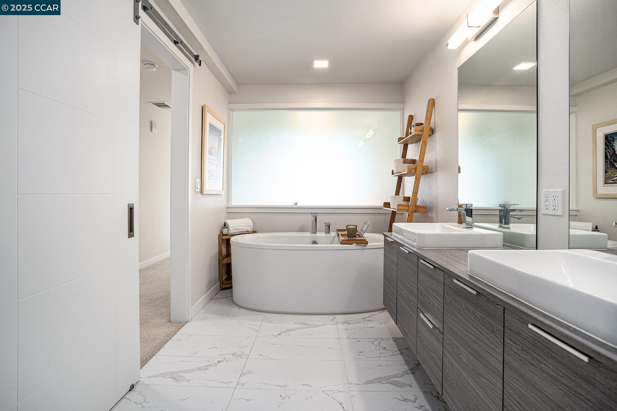 Walnut Creek, California 94596, United States, 2 Bedrooms Bedrooms, ,3 BathroomsBathrooms,Residential,Pending,136986