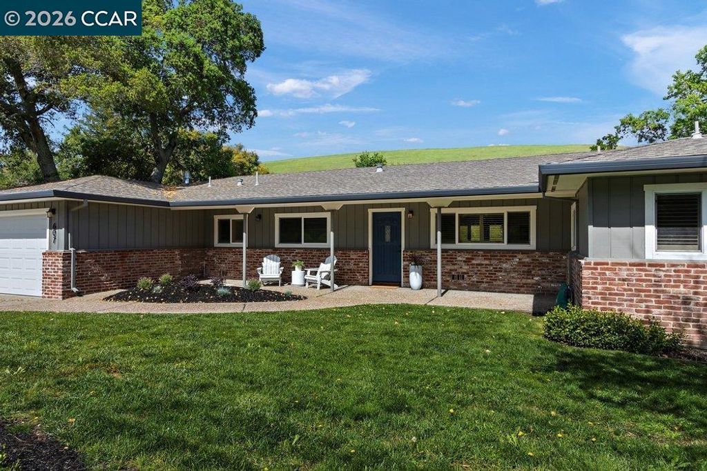 Photo of 607 Rheem Blvd, Moraga, CA 94556 (MLS # 41127670)