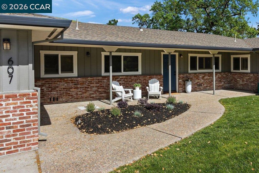 Photo of 607 Rheem Blvd, Moraga, CA 94556 (MLS # 41127670)