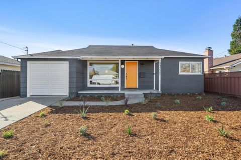 Photo of 17221 Via Estrella, San Lorenzo, CA 94580 (MLS # ML82026878)