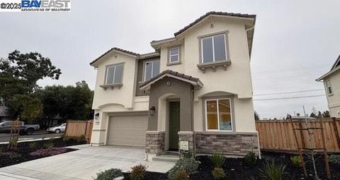 Photo of 1300 Sunningdale Lane, Fairfield, CA 94533 (MLS # 41118538)