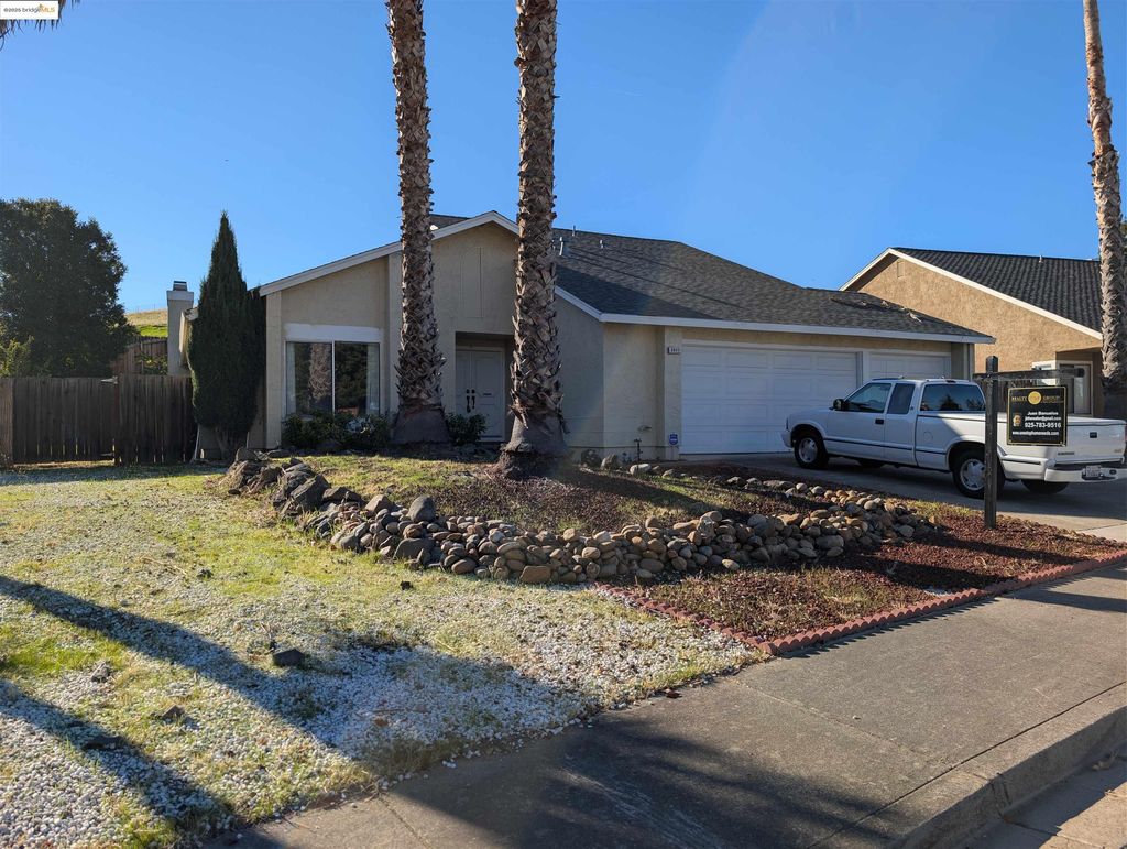 Photo of 2835 Bluebell Cir, Antioch, CA 94531 (MLS # 41116250)