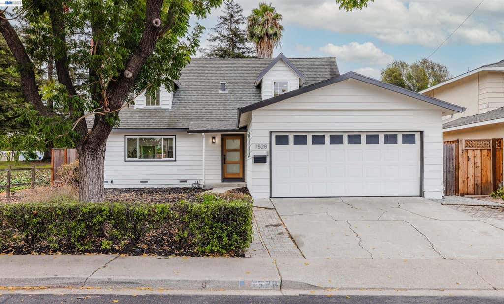Photo of 1528 Saratoga Dr, Milpitas, CA 95035 (MLS # 41145822)