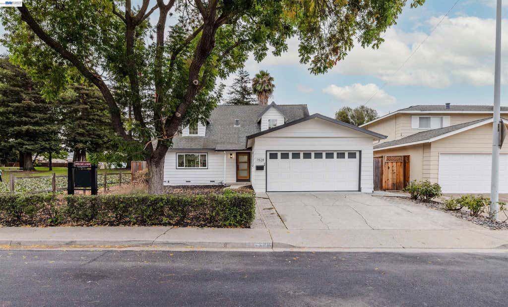 Photo of 1528 Saratoga Dr, Milpitas, CA 95035 (MLS # 41145822)