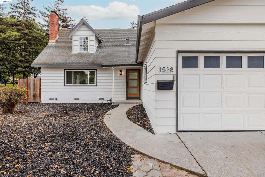 Photo of 1528 Saratoga Dr, Milpitas, CA 95035 (MLS # 41145822)