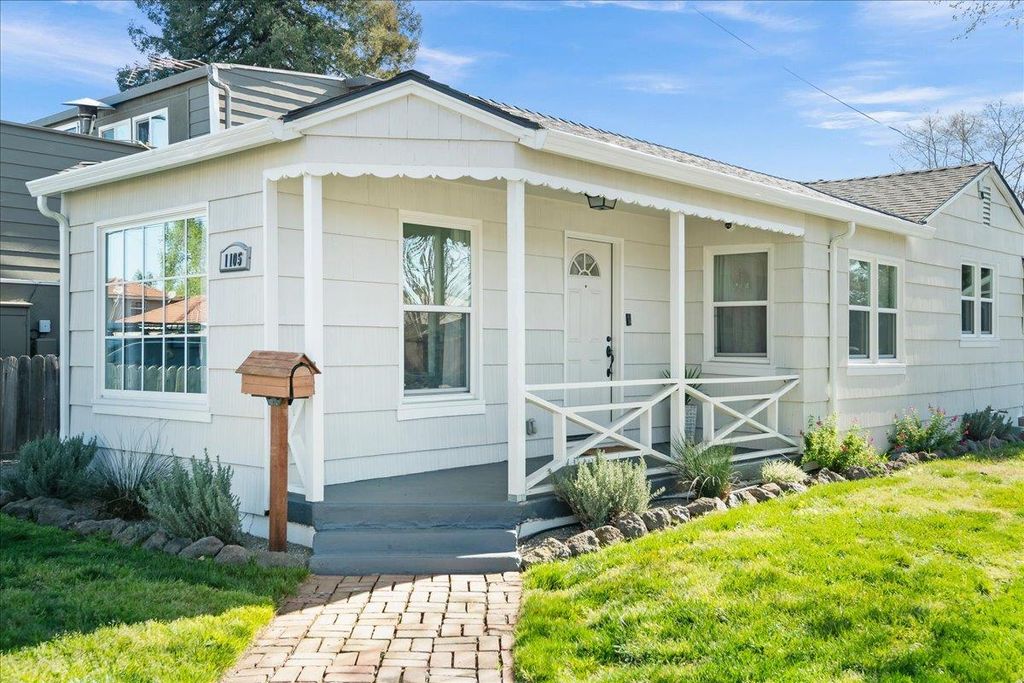 Photo of 1105 Oak Avenue, Redwood City, CA 94061 (MLS # ML82037720)