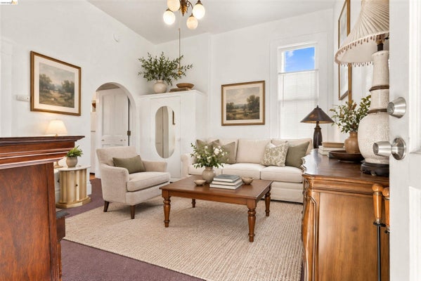 684 18TH ST, OAKLAND, CA 94612 - Image 2a6972be5ee3e043db6fe5b5bc4da5c6/2619733802