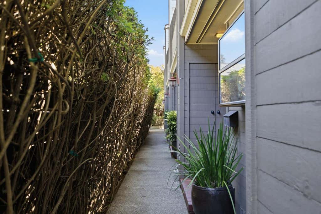 Photo of 16 Lorton Avenue #3, Burlingame, CA 94010 (MLS # ML82058386)
