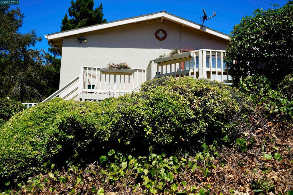Photo of 3700 Lundholm Ave, Oakland, CA 94605 (MLS # 41143553)