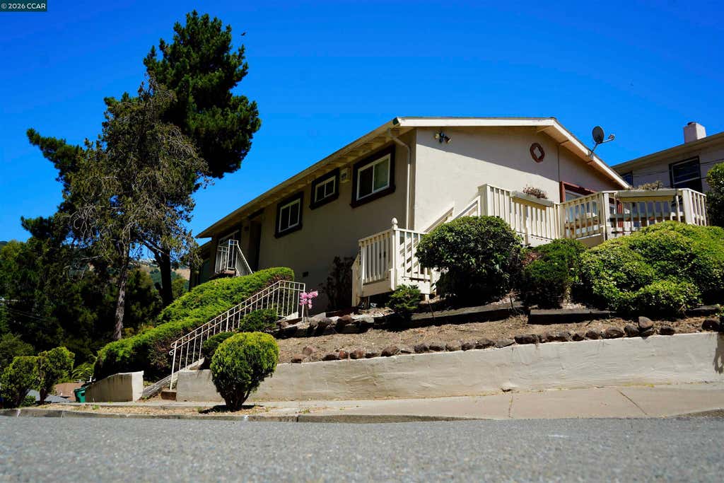 Photo of 3700 Lundholm Ave, Oakland, CA 94605 (MLS # 41143553)