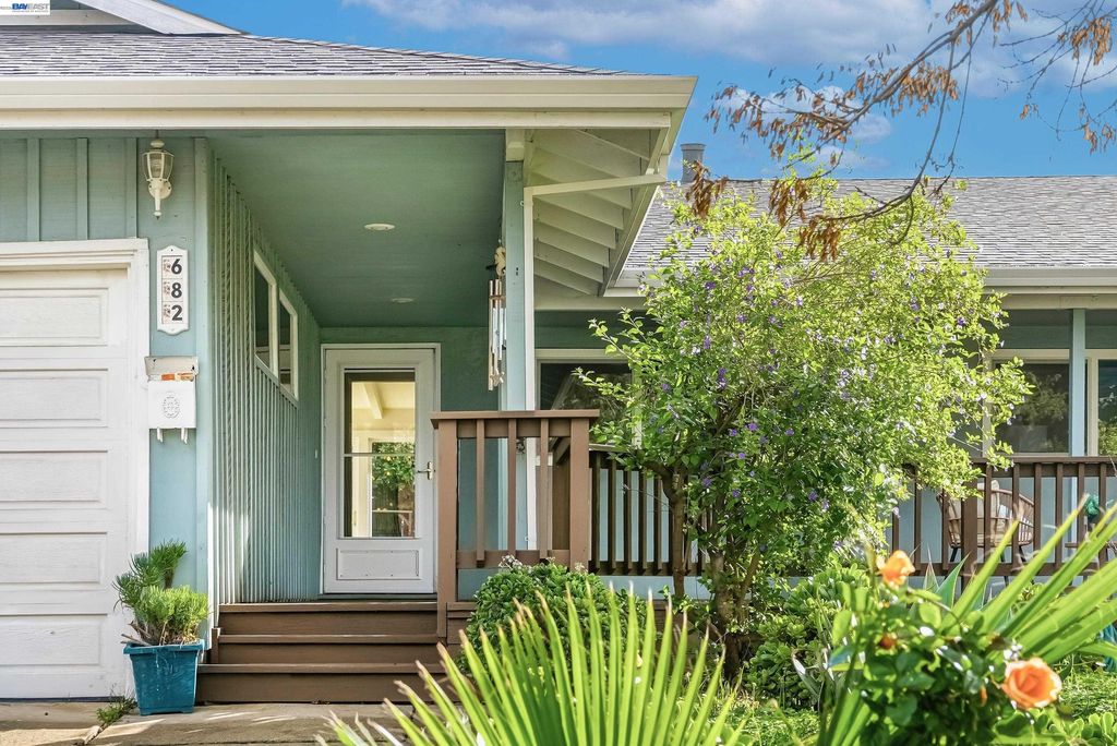 Photo of 682 Patoma Ct, Fremont, CA 94536 (MLS # 41126975)