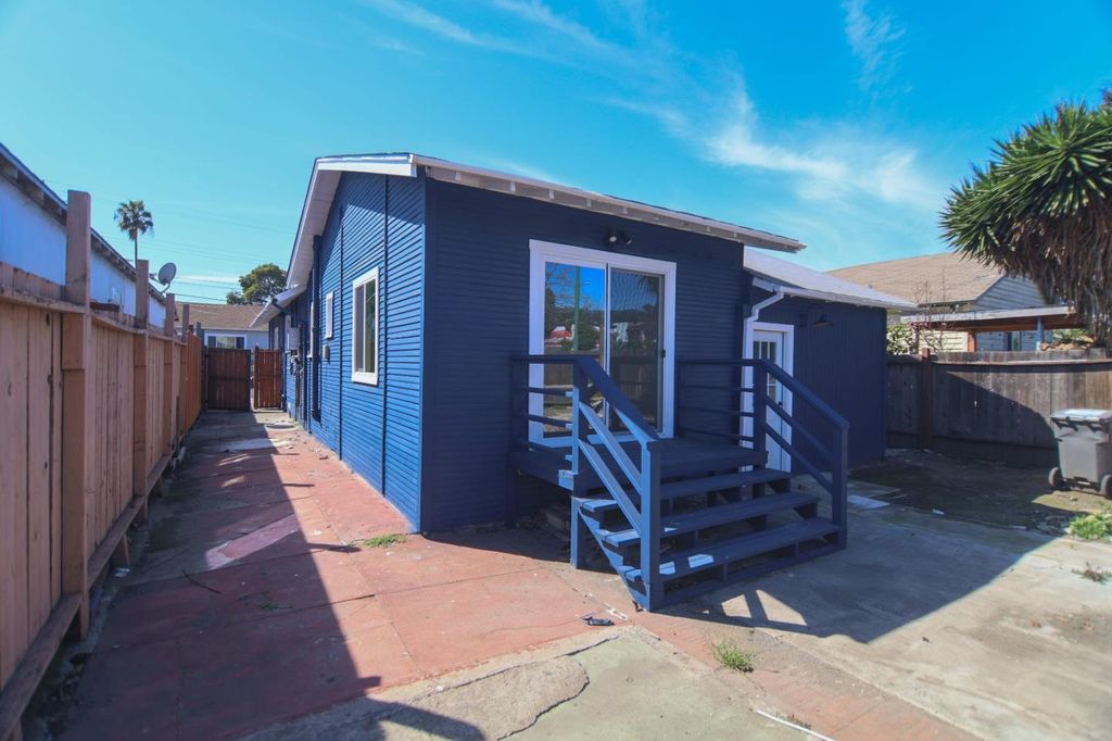 Photo of 7114 Halliday, Oakland, CA 94605 (MLS # ML82038610)