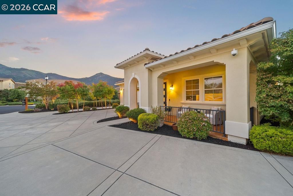 24 Promontory Place