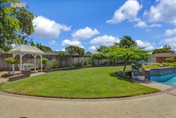 Listing photo 10
