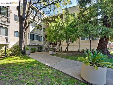 Photo of 240 N Bayshore Blvd #303, San Mateo, CA 94401 (MLS # 41119502)